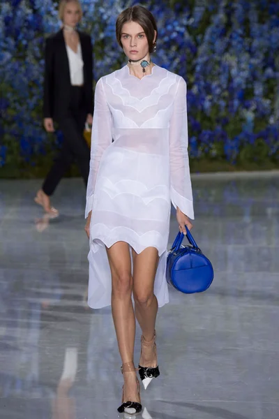 Look 19